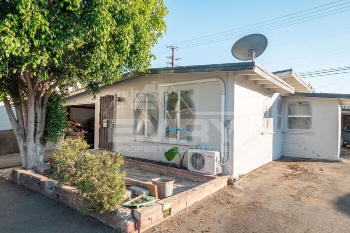 Primary Photo - Newly upgraded 2 bed 1 bath unit in Corona...