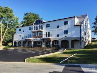 Building Photo - GKM 316 Primrose