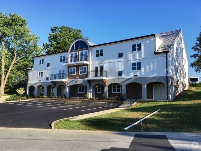 Building Photo - GKM 316 Primrose