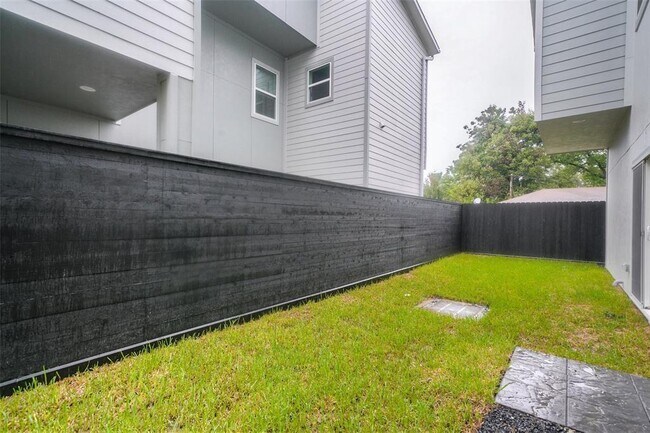 Foto del edificio - 7714 Jacquelyn Oaks Rd