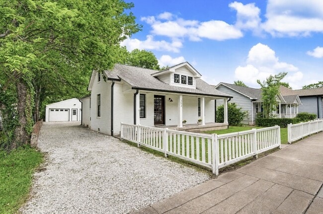 Building Photo - 353 9th Ave N