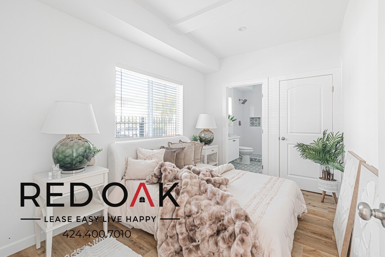 Foto principal - 11950 Vanowen St