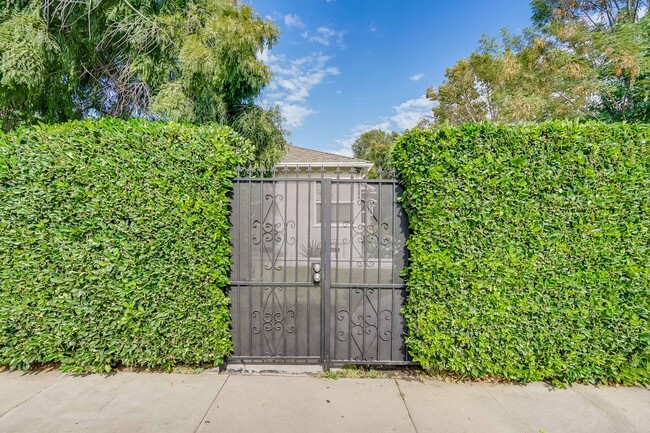 Building Photo - 4246 Tujunga Ave