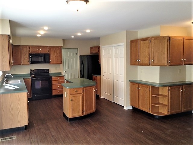 Building Photo - 8464 Woodcreek Dr