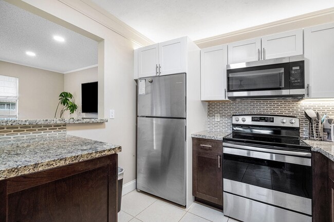 Building Photo - 142 Brittany Terrace