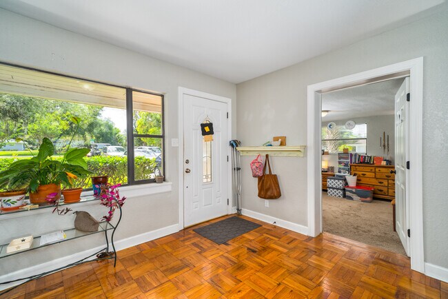 Foto del edificio - 9437 Bear Lake Cir