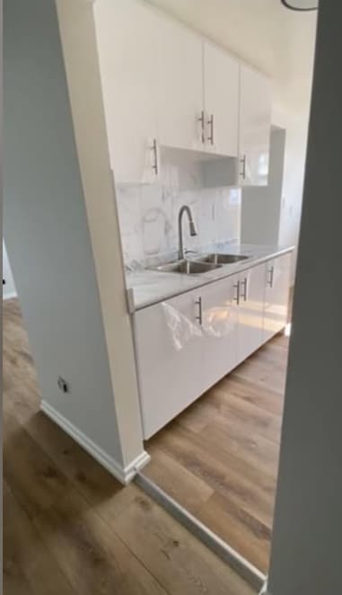 Building Photo - SOUTH ETOBICOKE RENOVATED UNIT - 2 BEDROOM 1 BATH - NEW kitchen