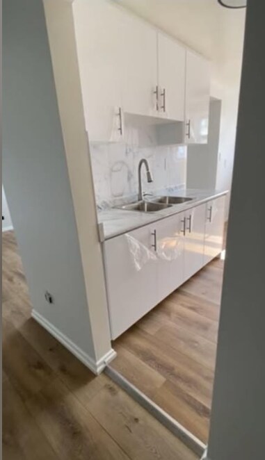 Photo du bâtiment - SOUTH ETOBICOKE RENOVATED UNIT - 2 BEDROOM 1 BATH - NEW kitchen