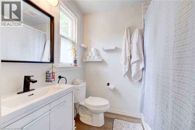 Building Photo - 174 Darling St