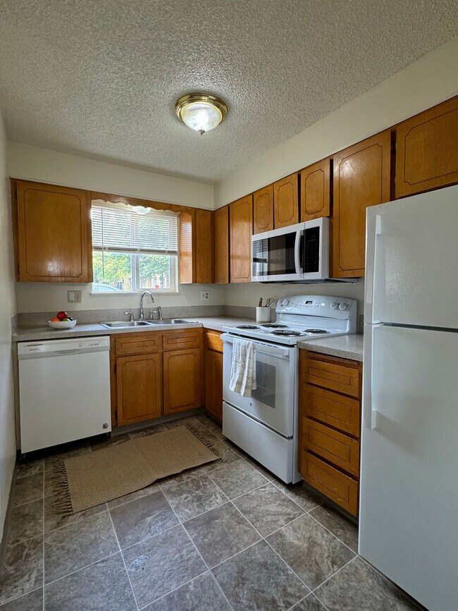 Foto del edificio - (749) Jackson Square - 2 Bedroom / 1.5 Bat...