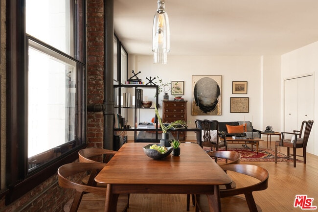 Foto del edificio - 460 S Spring St