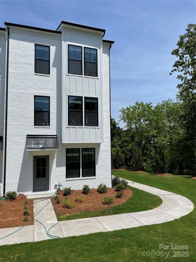 Foto principal - 5005 Layman Dr