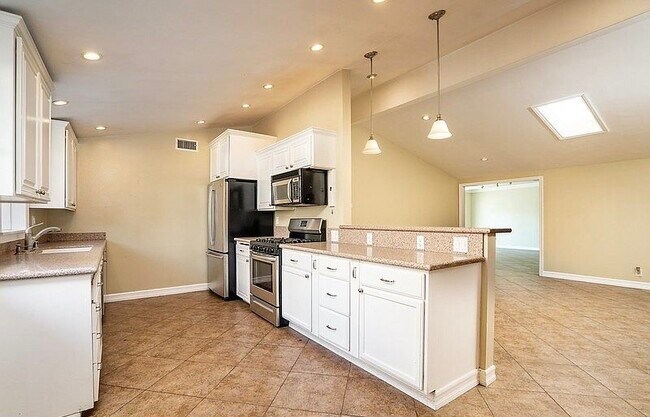 Building Photo - 2272 Colgate Dr