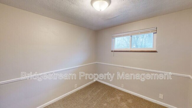 Building Photo - 4246 Lyndell Dr