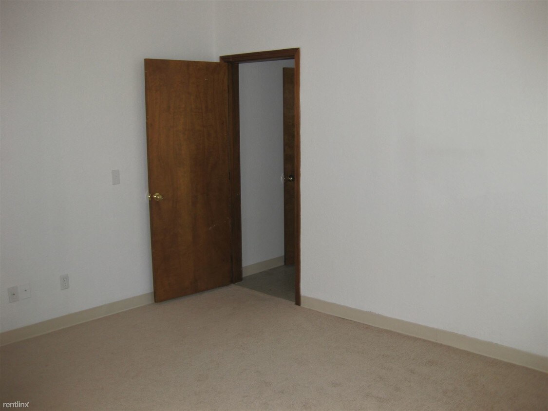 Foto del edificio - 3 br, 1 bath Apartment - Prescott Place