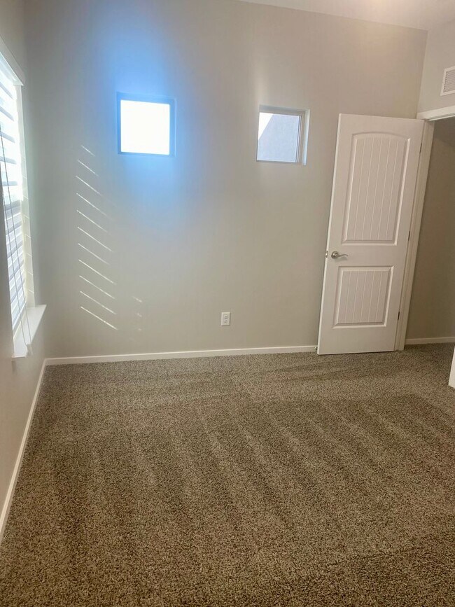 Building Photo - END OF MONTH SPECIAL!!!!   NEW Beautiful Home Move in Ready