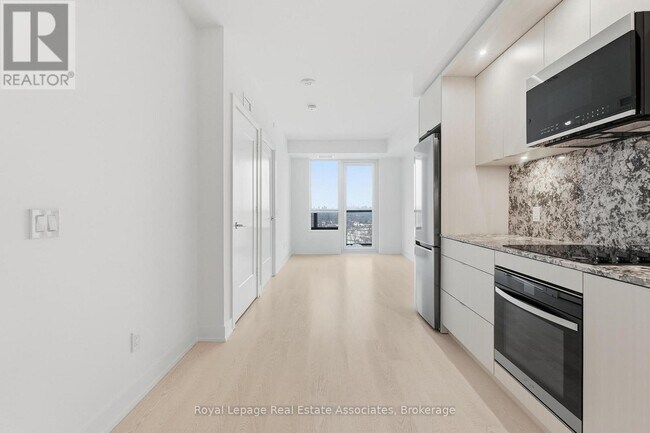 Photo du bâtiment - 60 Central Park Roadway