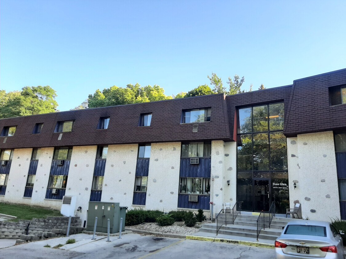 Tosa Glen Apartments in Milwaukee, WI