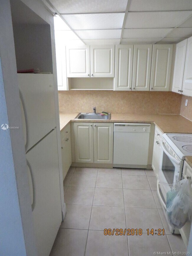 Foto del edificio - 6990 NW 186th St