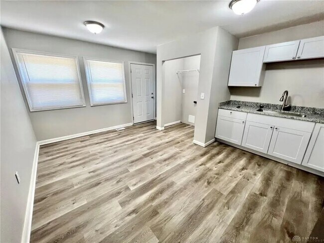 Foto del edificio - 3844 Lori Sue Ave