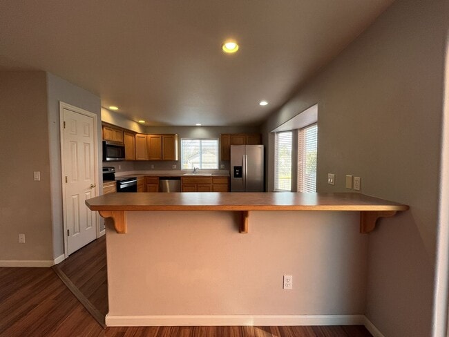 Building Photo - Elegant Two-Story Home with Open Floor Plan, Gas Fireplace & Large Backyard