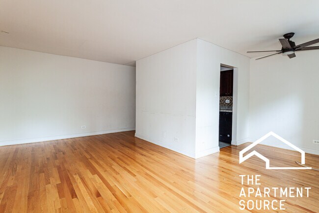 Foto del edificio - 3710 N Pine Grove Ave