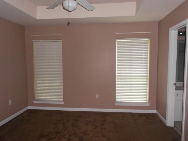 Foto del edificio - 1317 Harwich Dr