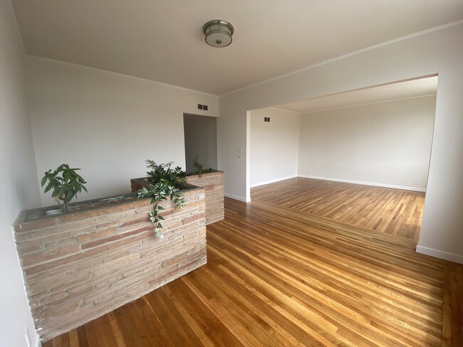 Living Room - 218-220 Balboa St