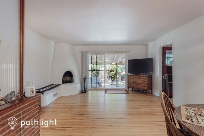 Building Photo - 1705 Cornell Dr SE