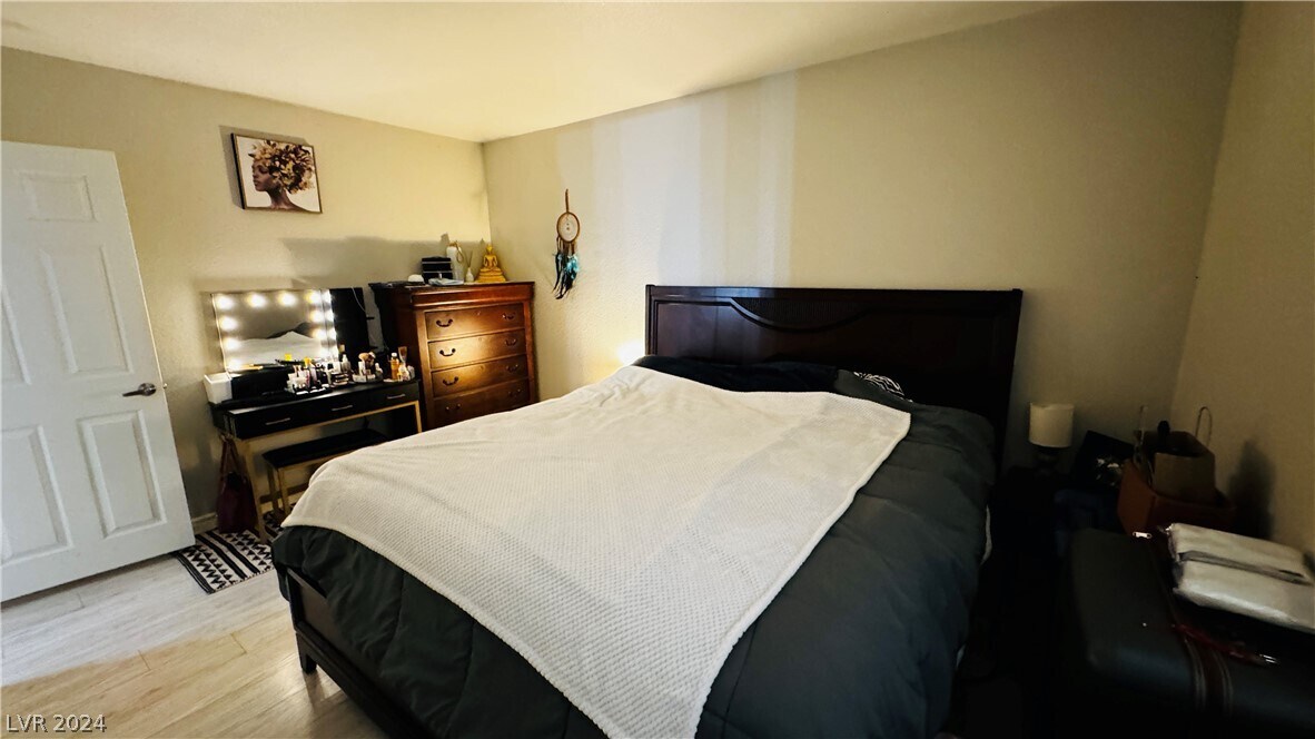 Foto principal - 5098 River Glen Dr