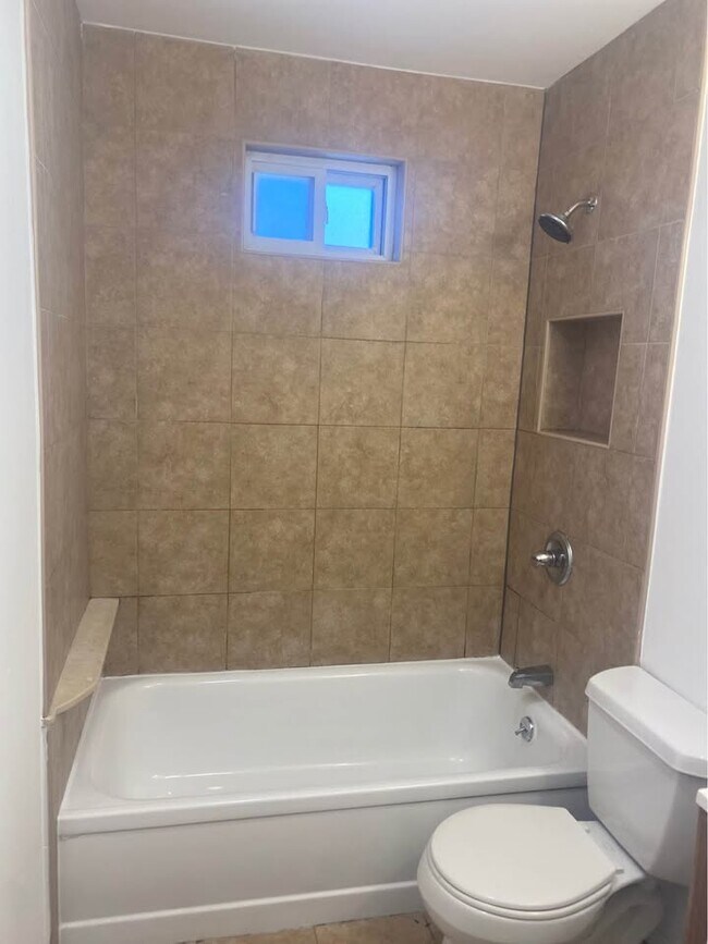 Foto del edificio - 27 Van Wagoner Ave