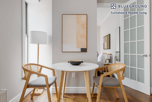 Building Photo - 202 E 13th St