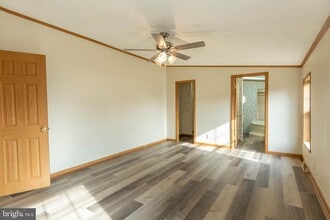 Building Photo - 202 N Teal Rd