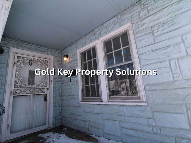 Building Photo - Roomy 3 BR 1 BA House with 2 Covered Porches and Garage (SECTION 8 APPROVED)