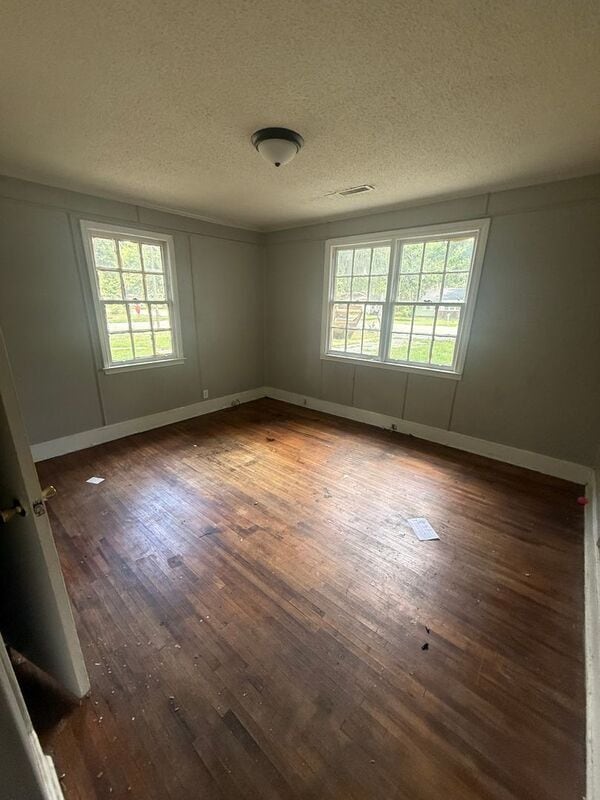 Building Photo - 424 Loring Dr