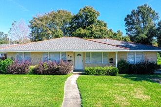 Building Photo - 209 Transcontinental Dr
