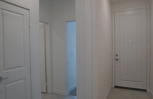 Building Photo - 73621 Travers St