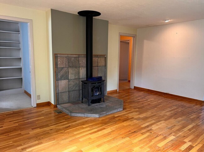 Building Photo - 509 Scenic Dr