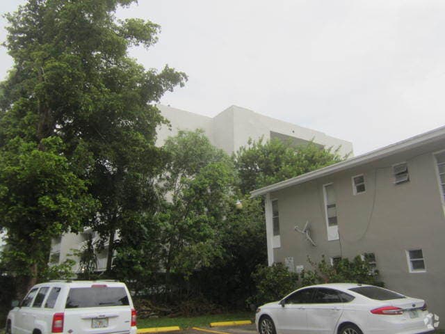 Building Photo - 1525 NW 19th Terrace