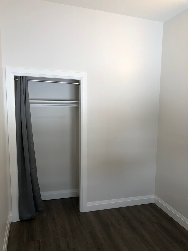 primary bedroom - 111 Jarvis St