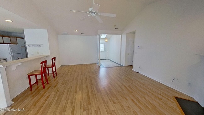 Building Photo - 303 Putnam Dr