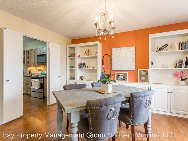 Building Photo - 1 br, 1 bath House - 5902 MOUNT EAGLE DRIV...