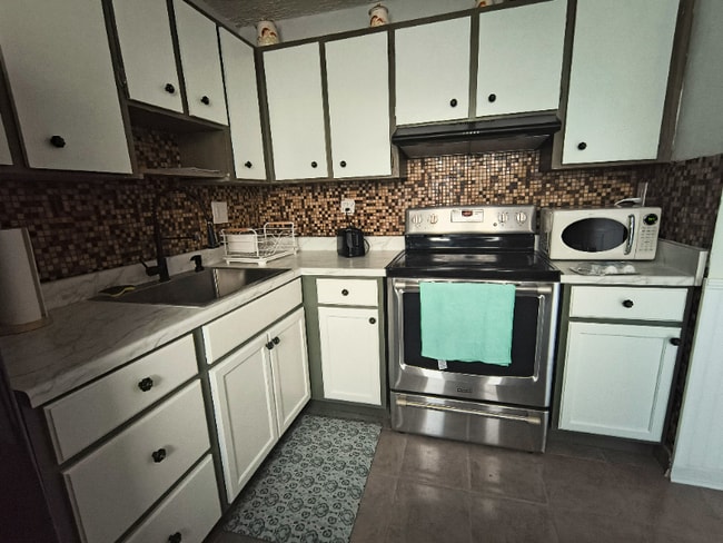 Building Photo - 1418 Collins Ave