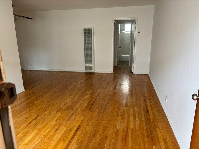 Building Photo - 10749 Camarillo St