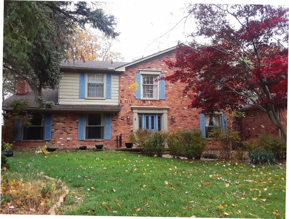 Primary Photo - Beautiful Lakefront Home in West Bloomfield