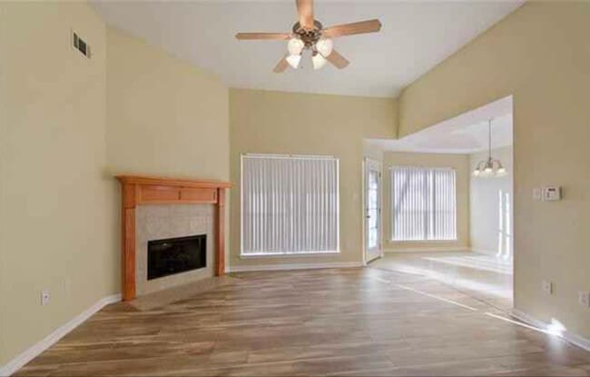 Building Photo - 608 S Cypress St