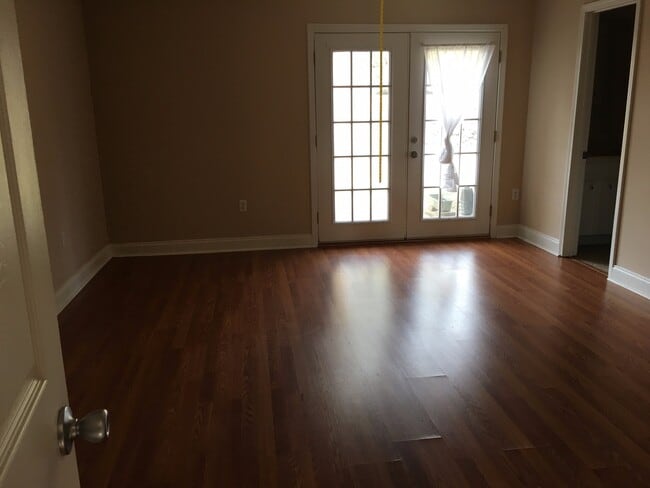 Building Photo - Great 3 Bed / 2 Bath For Rent in Madison