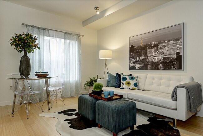 Foto del edificio - 1026 NE 65th St