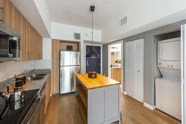 Foto del edificio - New 2 Bed Apt— 2 Months Free + $99 Move-In Special