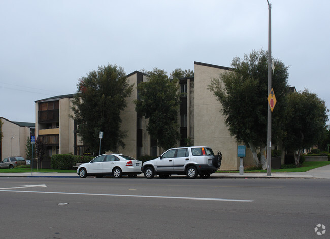 Building Photo - Pacific Beach Shores